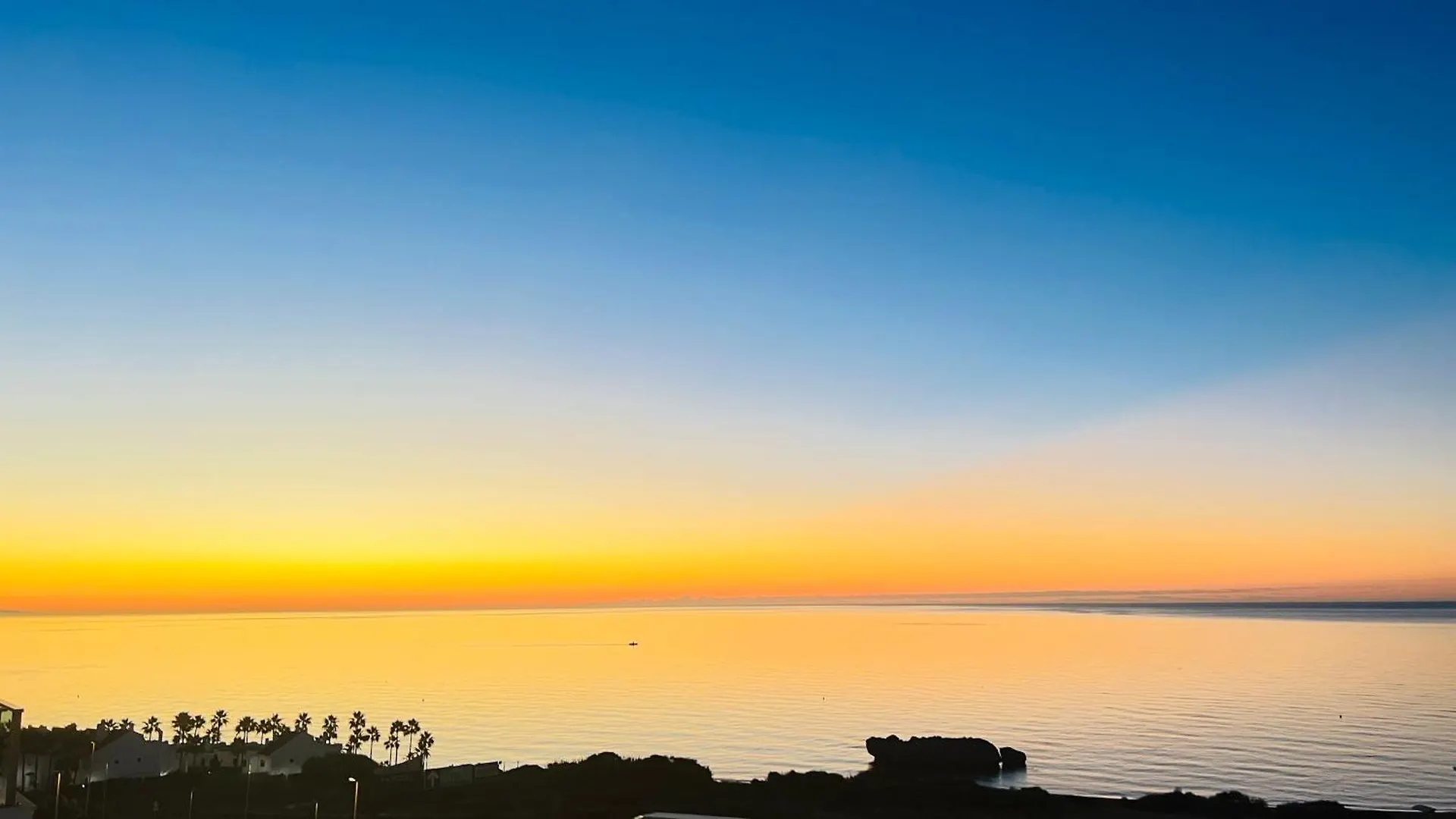 Panoramic Ocean Retreat Apartment Estepona